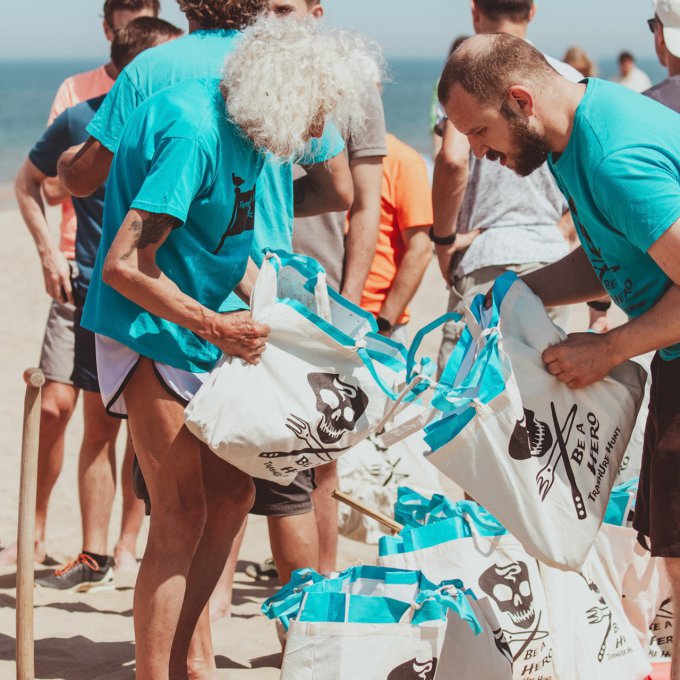 Beach cleanup teamspirit